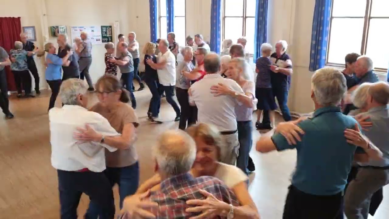Västerträffen 6/10 2023. Dansen heter Bästa svängen. Det är en hambo