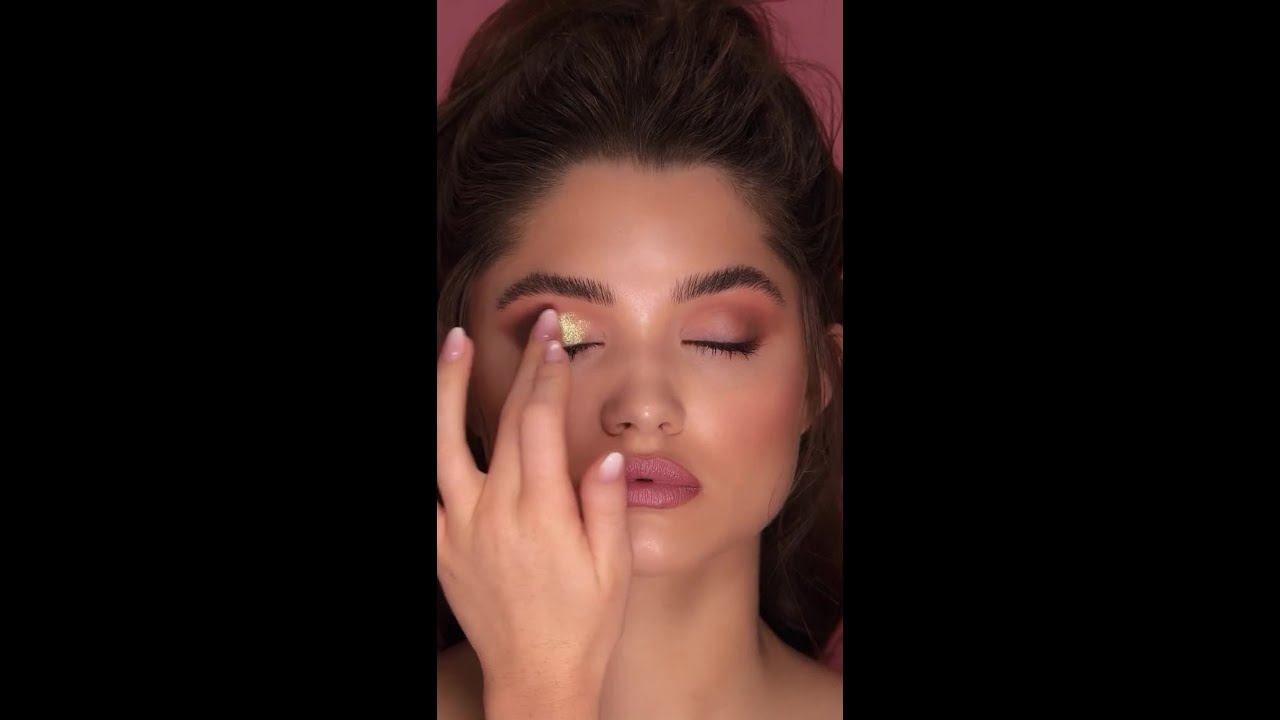 can&rsquo;t get enough of our shimmer eye glazes 💕✨#shorts #VideoShorts