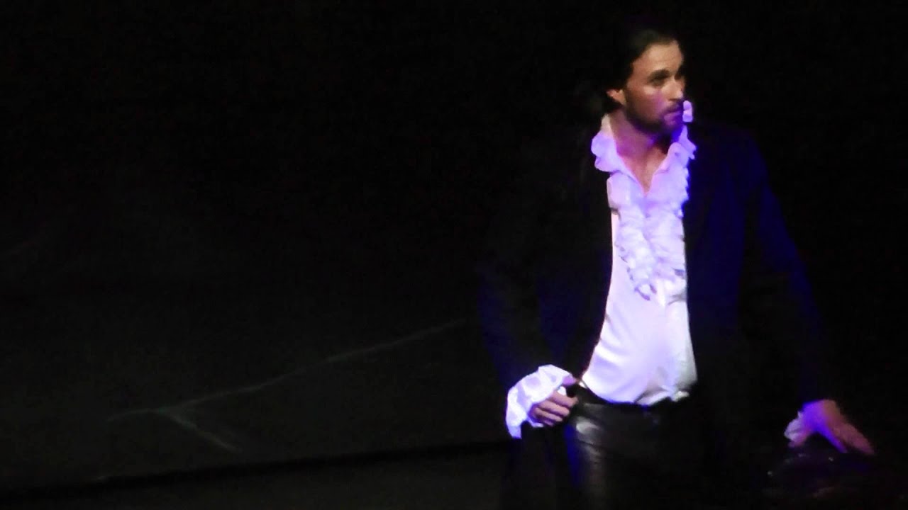 JAMES CLEVERTON as DON GIOVANNI Deh vieni alla fenestra