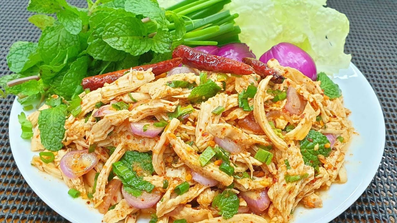 #ลาบอกไก่ฉีก รสเด็ด  รสแซ่บ  จี๊ดจ๊าด  เป็นกับแกล้มหรือกับข้าว  ก็อร่อยติดใจแน่นอน