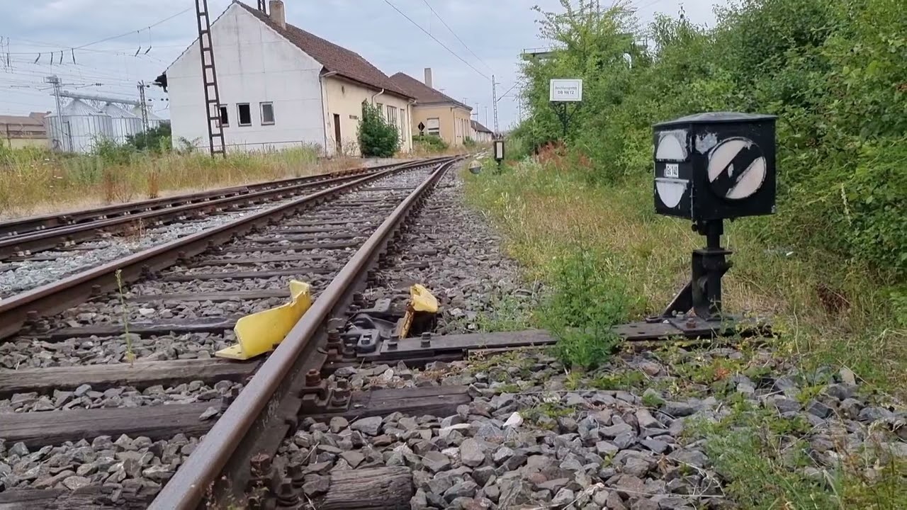 Rangieren Teil 4. Signal Sh 1 am Gleissperrensignal. Tarcza zaporowa przy wykolejnicy Würzburg 2022