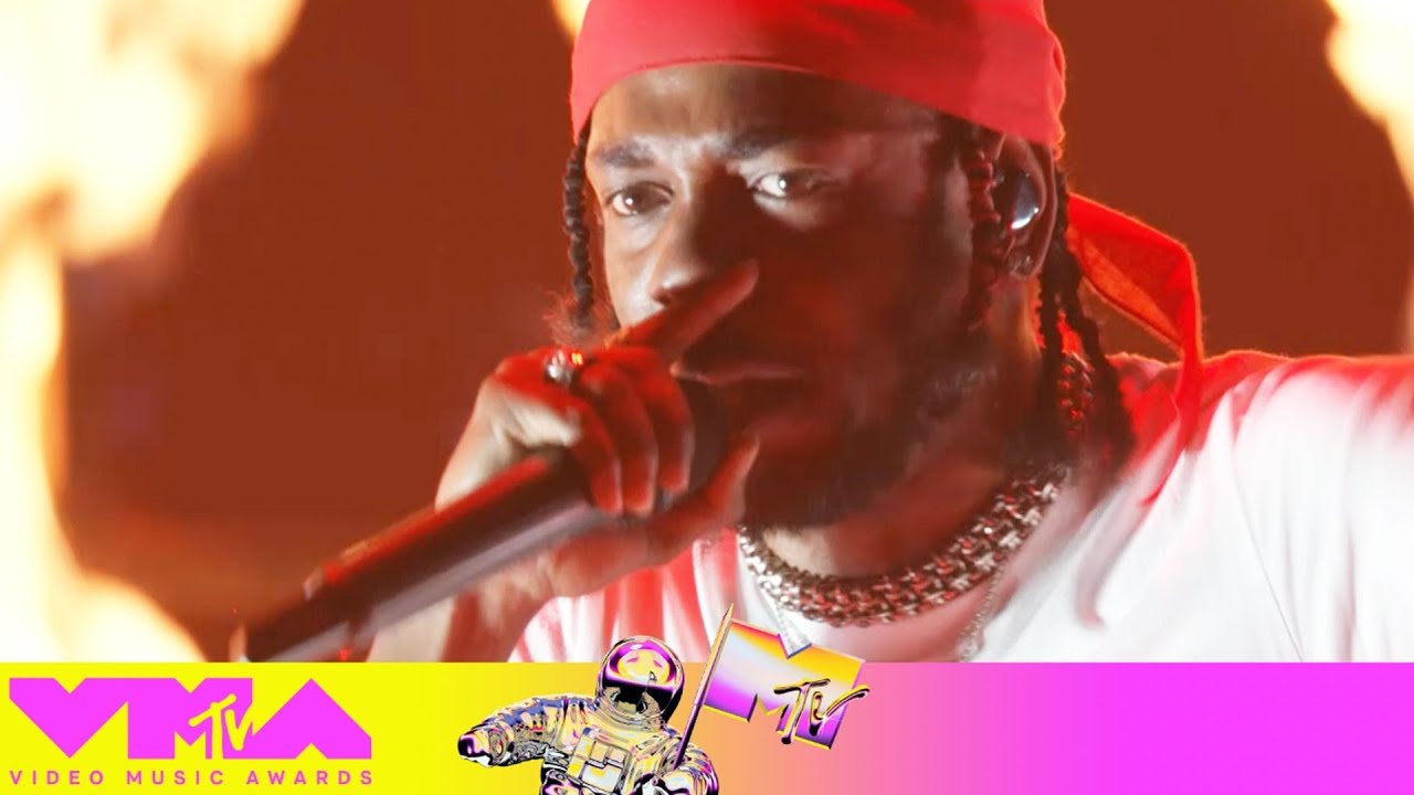 Kendrick Lamar Performs 