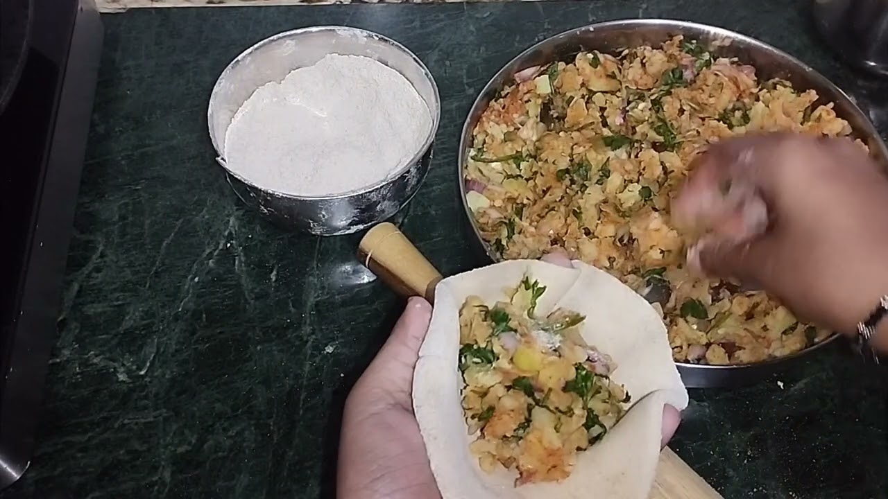Aloo ke parathe recipe🥰 #cookingchannel #food #foodforfoodies #viralvideo 