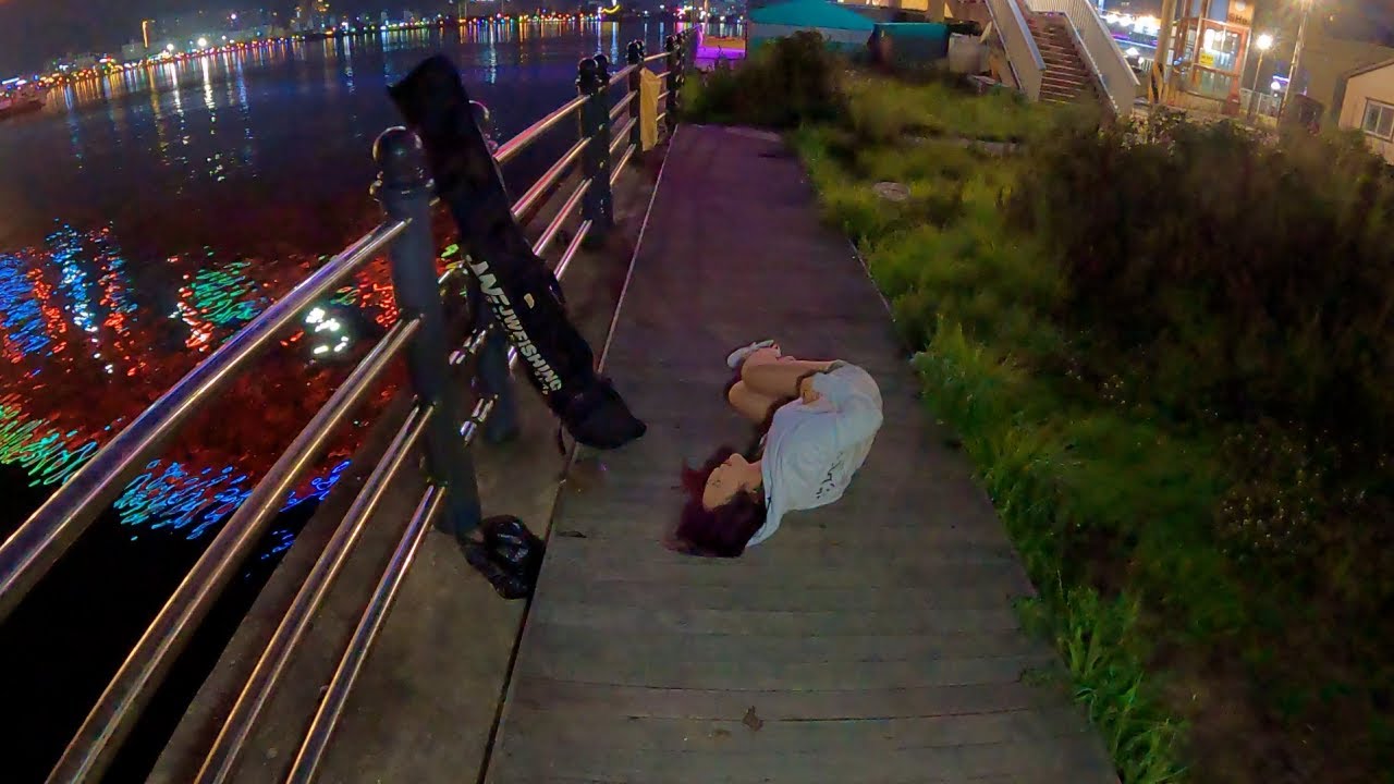 태양을 피하고 싶어서 Sea fishing