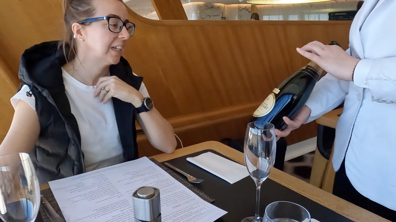 Qantas First Class Lounge - Sydney