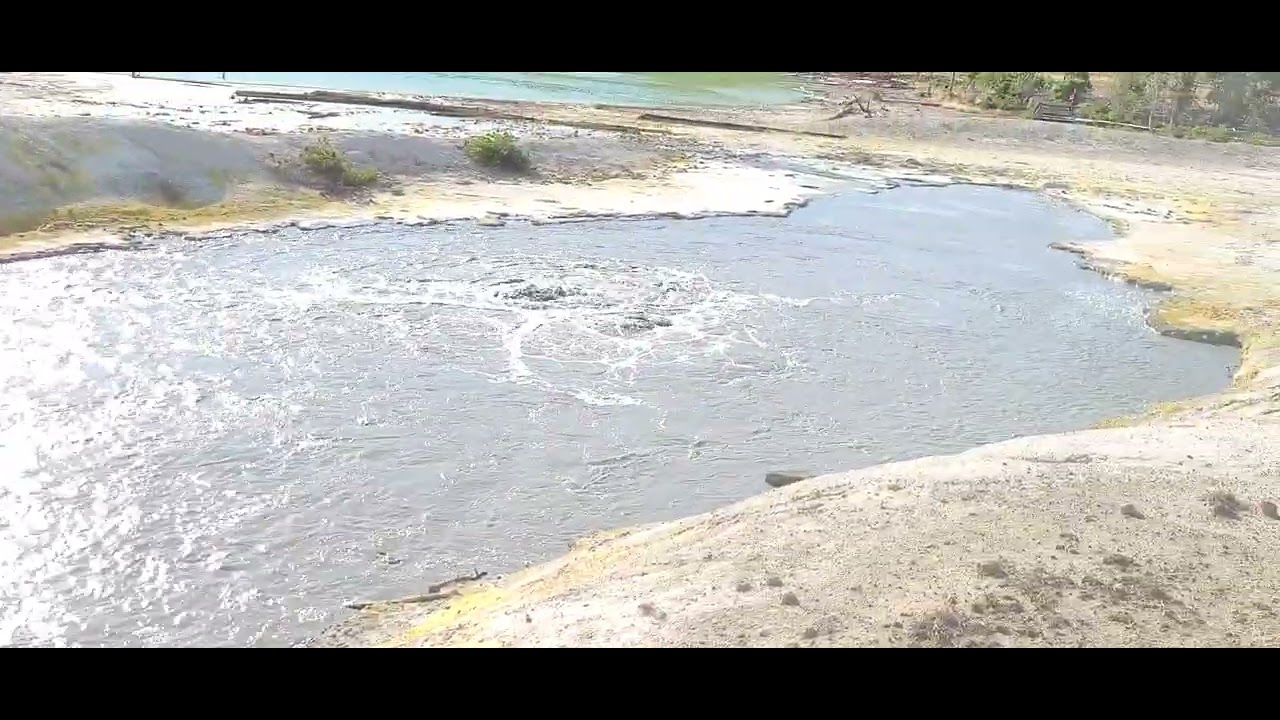 Black Dragon Caldron, located in the Mud Volcano area of Yellowstone National Park(బురద అగ్నిపర్వతం)