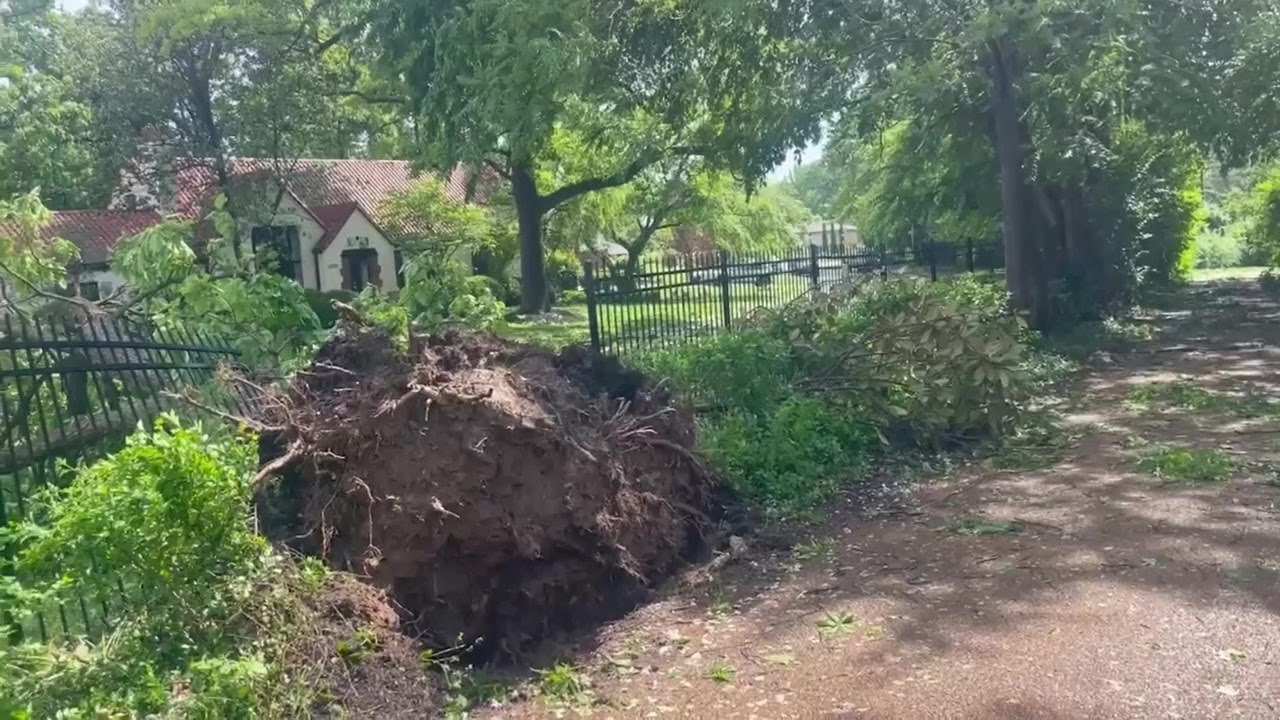 Widespread storm damage around St. Louis