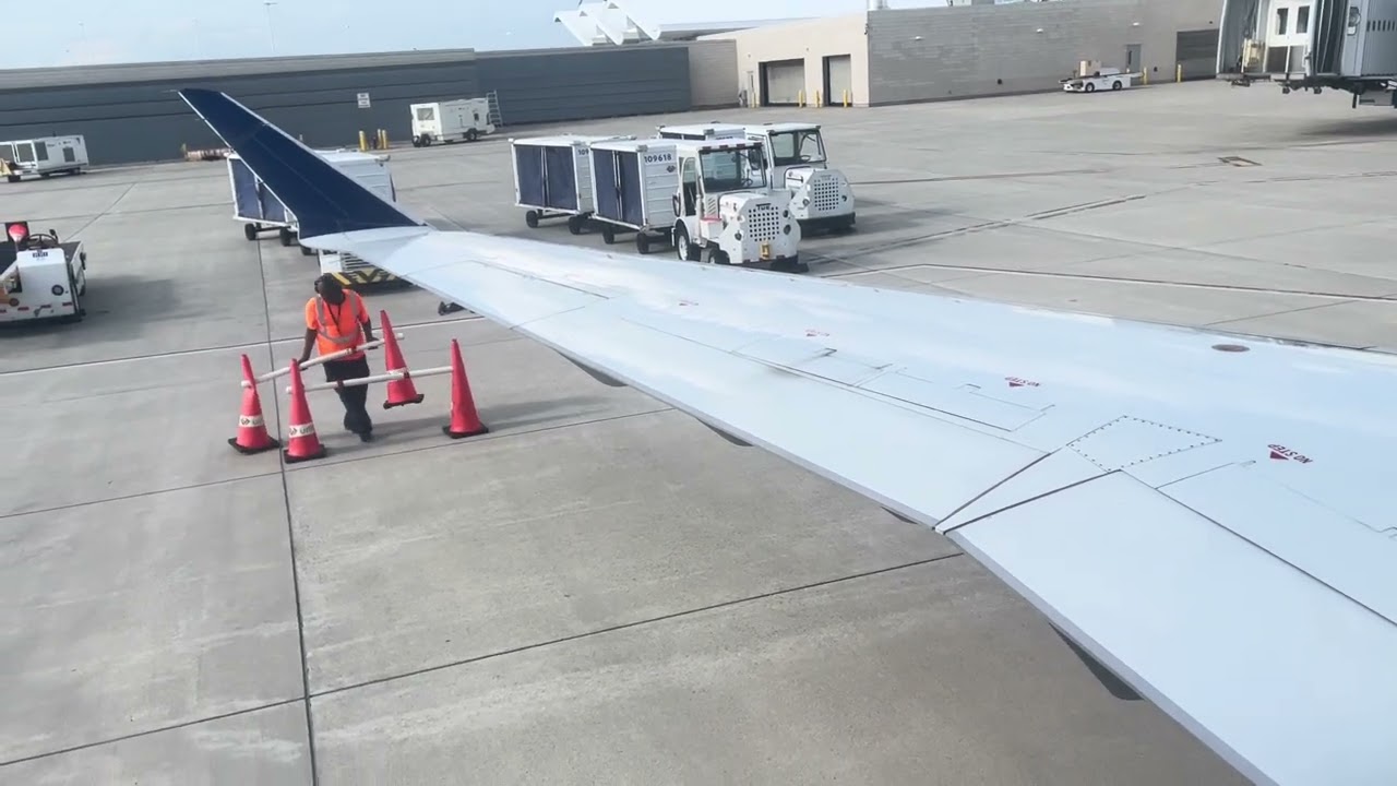Delta Connection CRJ-900 Saginaw (MBS)-(DTW) Detroit (Full Flight)