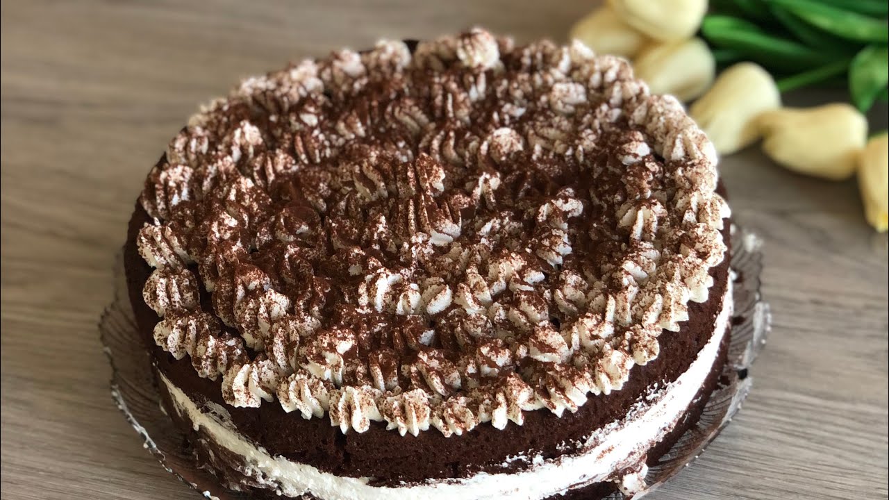 Torta moretta con nutella e panna Moretta cake with nutella and cream