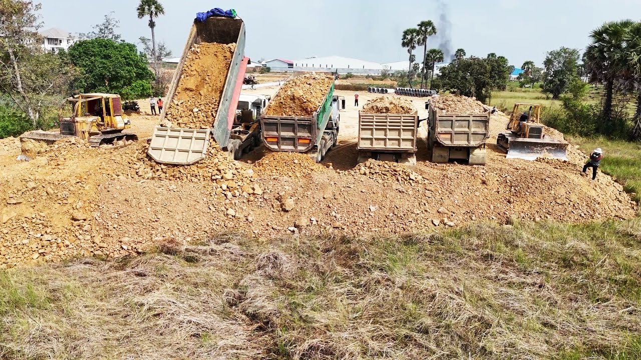 Nicely Bulldozer Skills Job Building New Road 24Ton Hyundai Truck Unloading Dirt