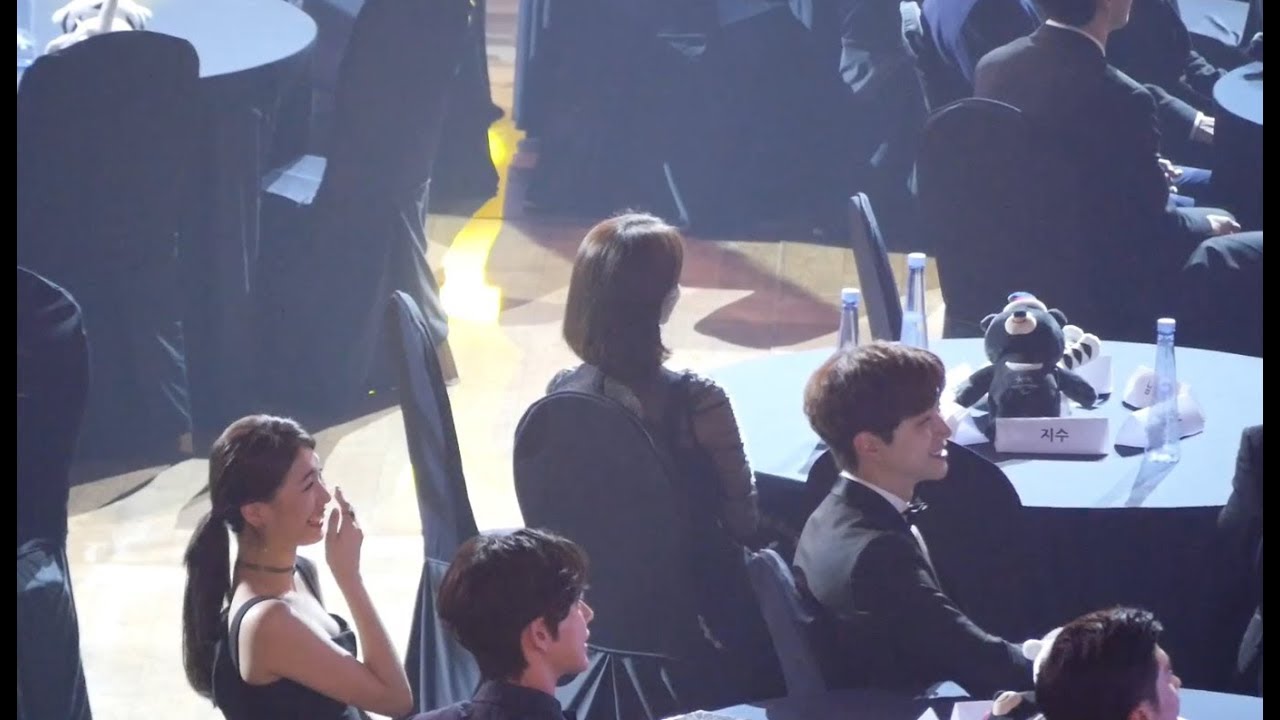 171115 윤아(Yoona),수지(Suzy)  이승기 베스트 웰컴 상 수상 Reaction  [전체] 직캠 Fancam (Asia Artist Awards) by Mera