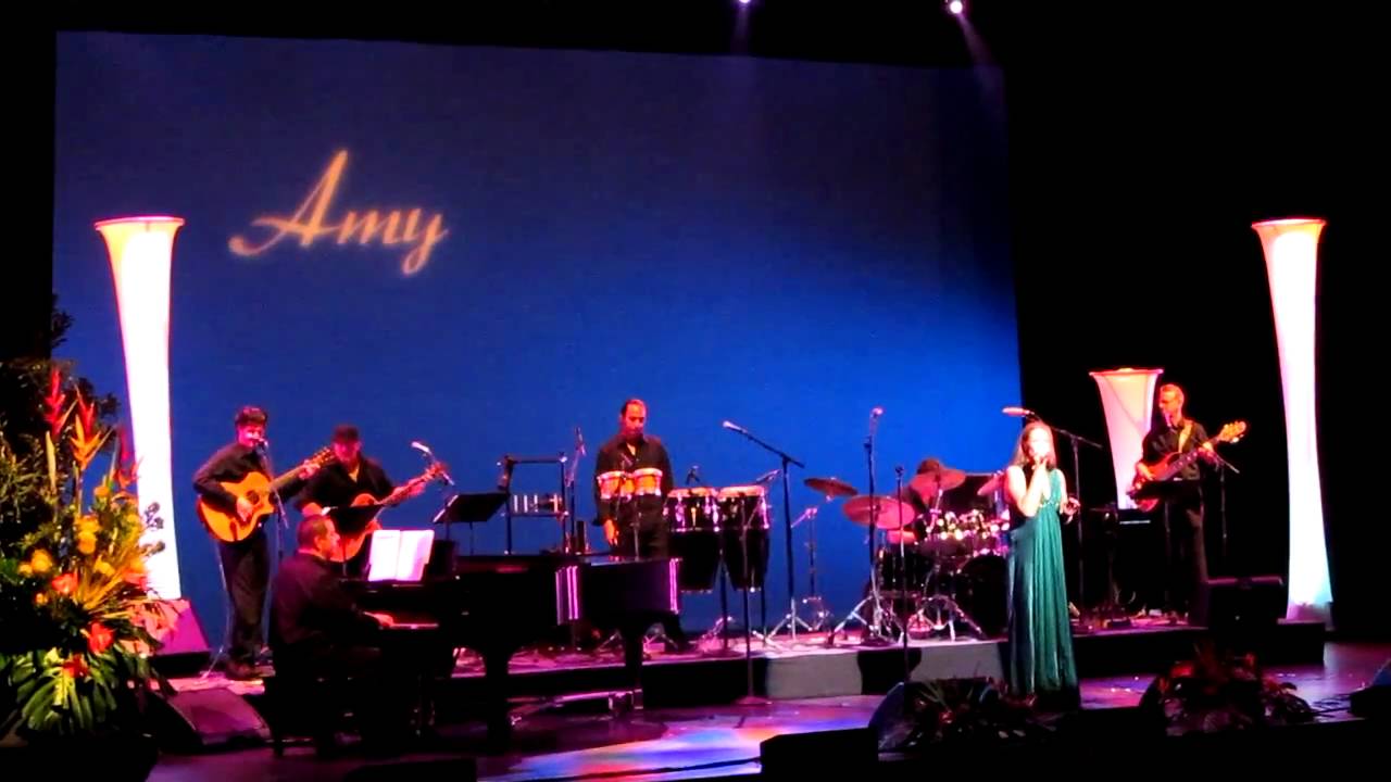 Amy Hanaiali'i (Maui live 3.5.11)