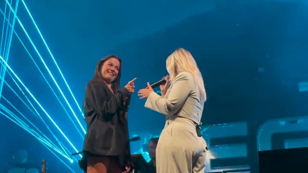 Regi met Pauline en Maxine - Ik wil niet dat je weggaat LIVE @ Genk On Stage
