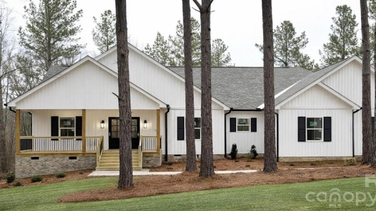 5135 Star Magnolia Court, Clover, SC Presented by Jennifer Ilciuc.