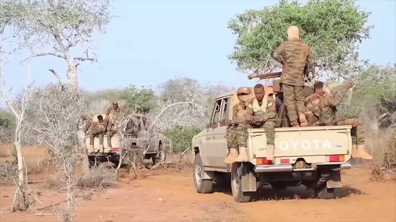 Inta uu  Askari Jubbaland ah Dhaxanta iyo kuleelka Cadceeda Jogo, shacabkenu waxay ku noolanayaan