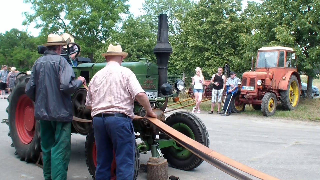Historische Land und Erntetechnik im Einsatz