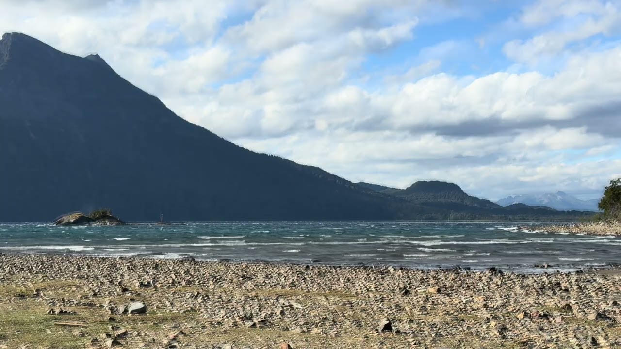Paisaje de lago y montañas | Agua suave para descanso y meditación