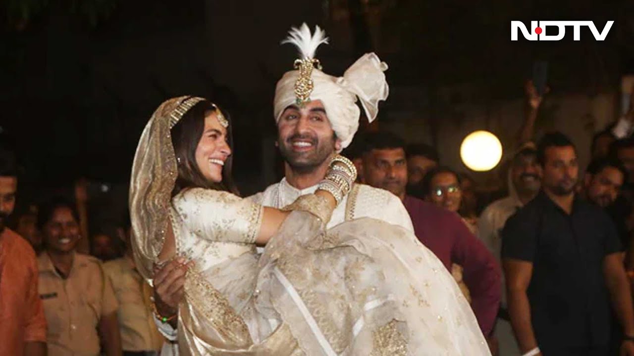 Mr And Mrs Kapoor: Ranbir Carried Alia Bhatt Back In After Posing For Pics