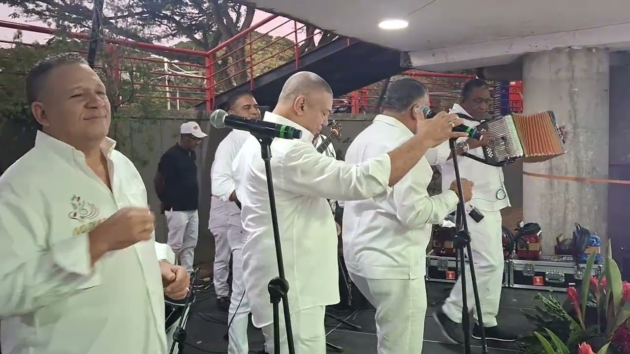 Nació mi poesía - Ivo Díaz y Almes Granados