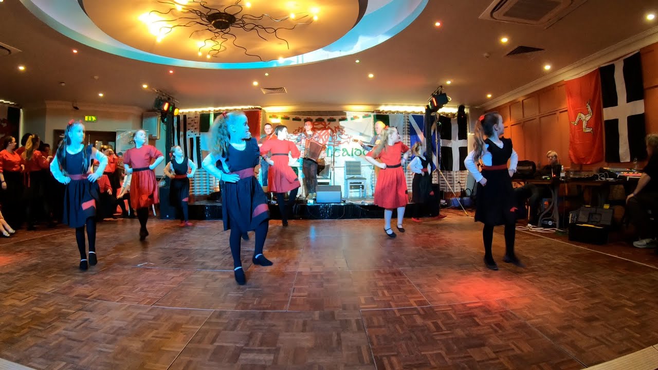 Manx Girls' Jig:  Manx dancing by Skeddan Jiarg