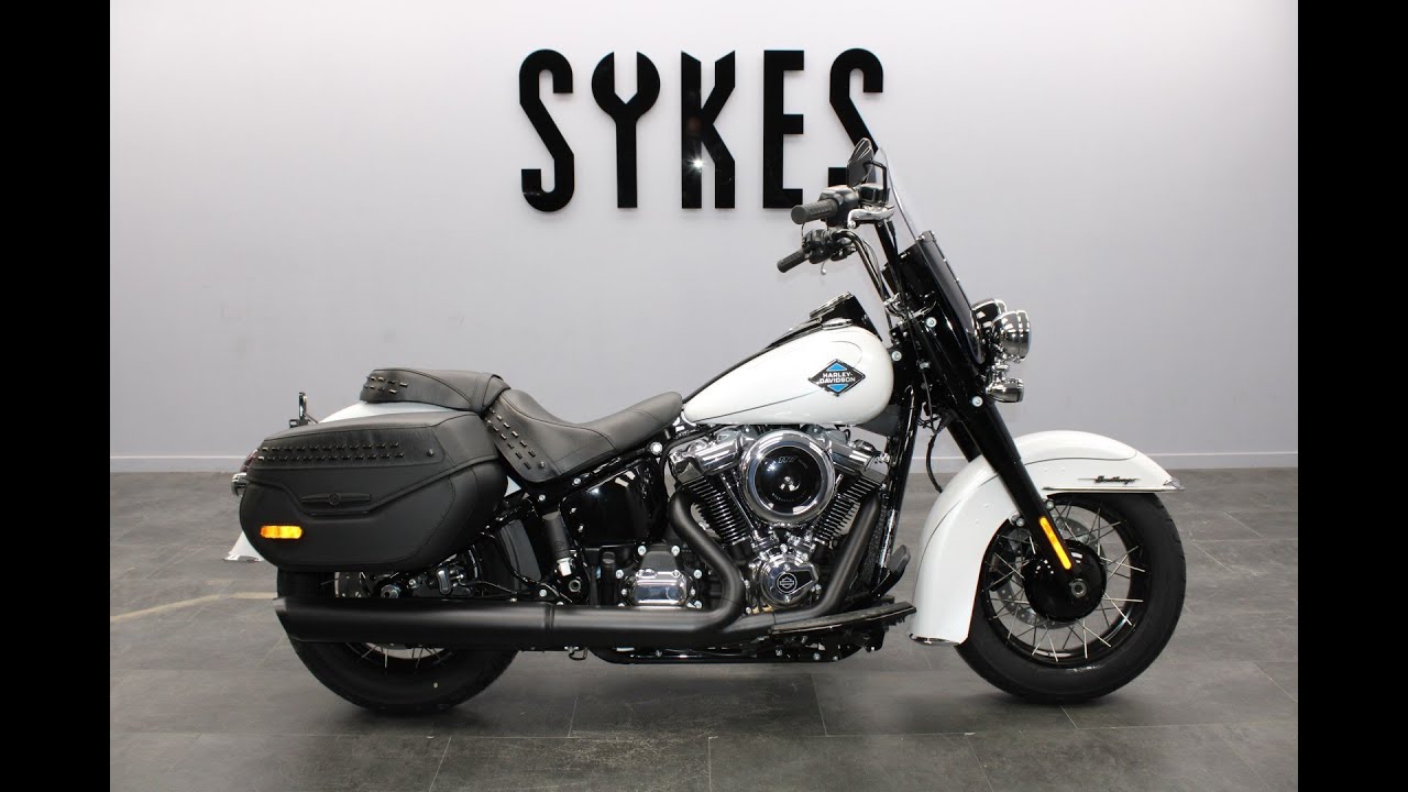 2025 Harley-Davidson FLHCS Softail Heritage Classic in White Onyx Pearl