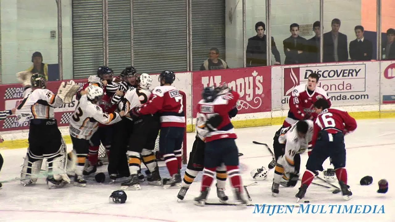 Victoria Grizzlies at Cowichan Capitals, team fight