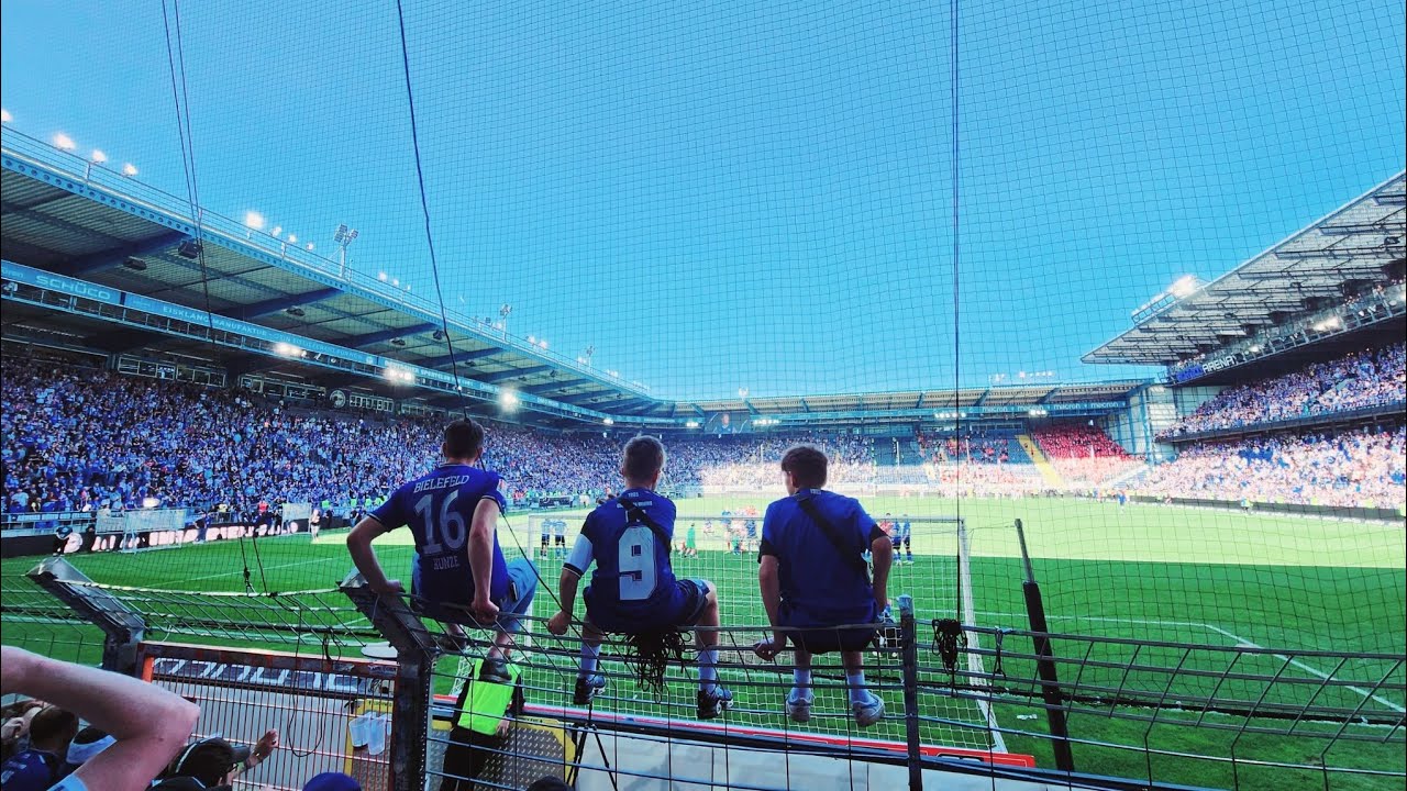Arminia Bielefeld Hymne , 25000 Fans singing
