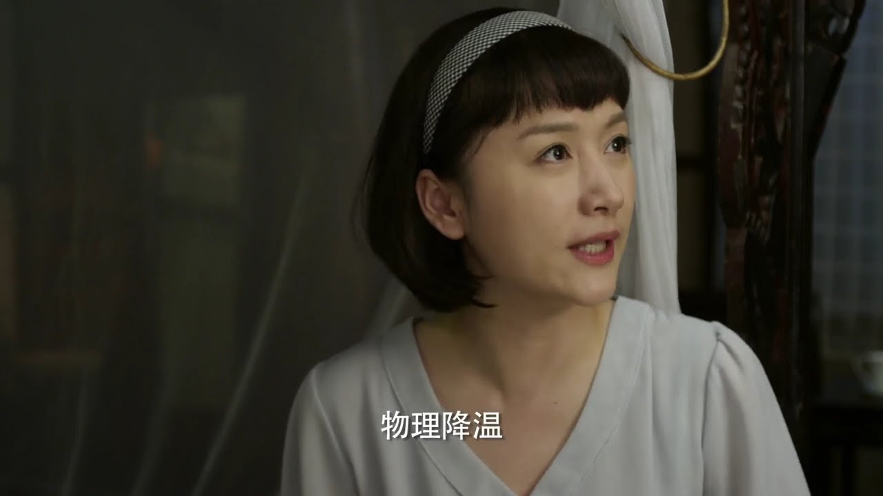 大姐被欺負昏倒，照相館大叔不管不顧抱回家，子女抱怨大叔卻堅持留下她