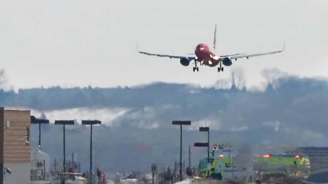 737 Makes Emergency Landing Without Flaps