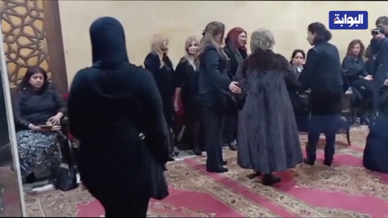 كبار النجوم يحضرون عزاء والد نهال عنبر