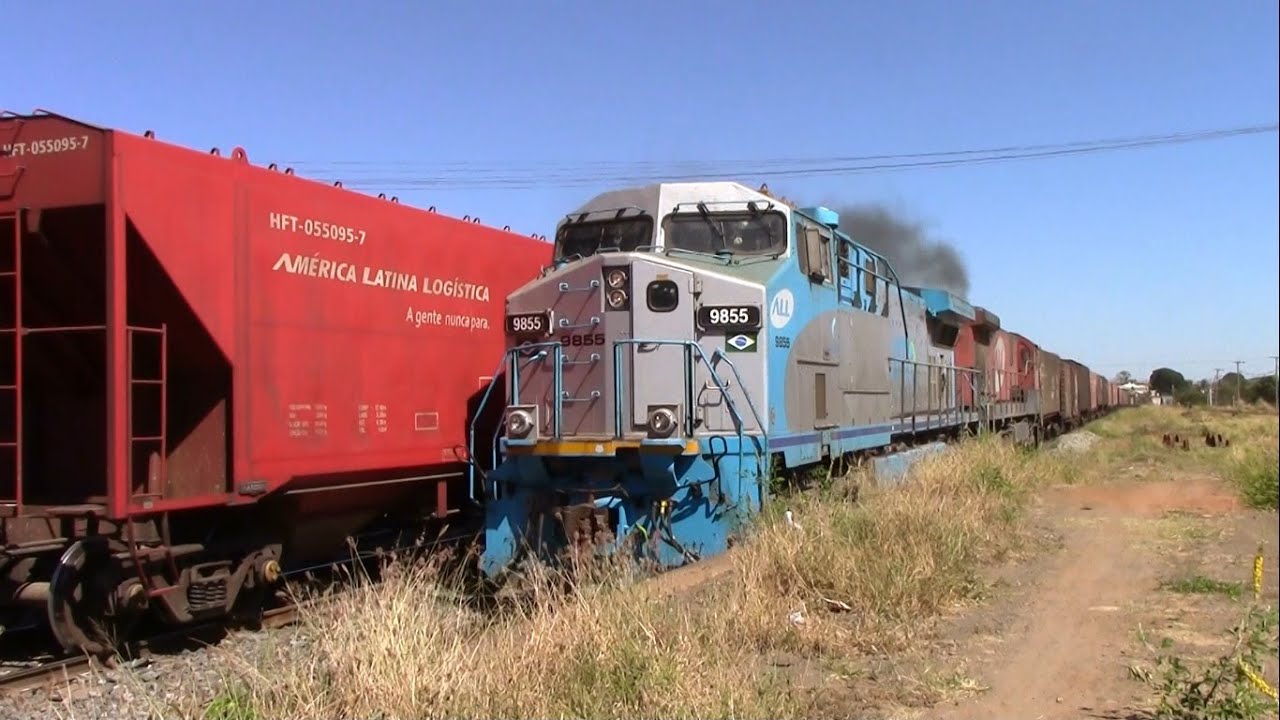 Freight train meet in Votuporanga, Sao Paulo state, Brazil!