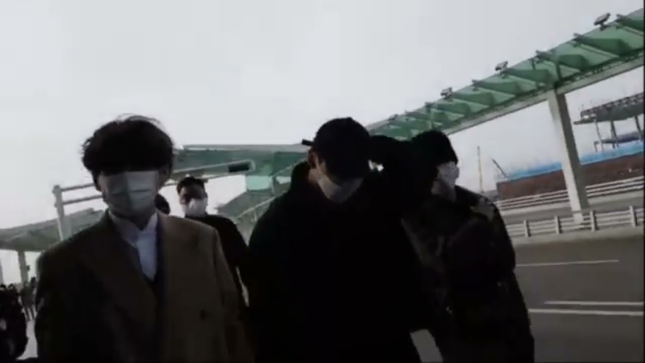 TAEKOOK AT AIRPORT 17 .11.2021 LA