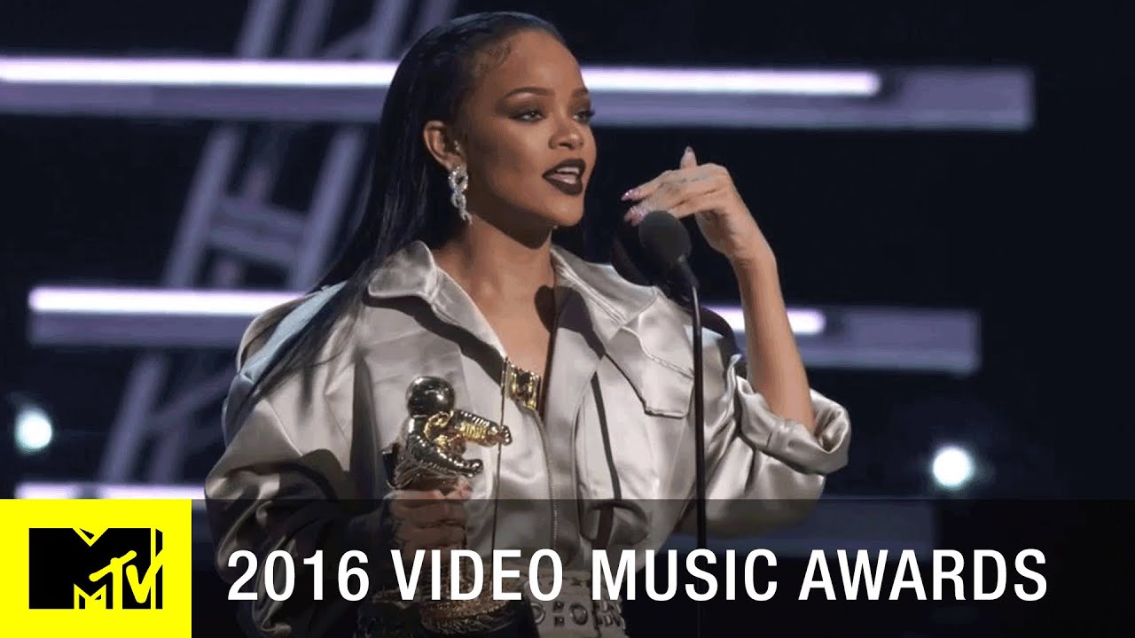 Rihanna Accepts Michael Jackson Vanguard Award | 2016 Video Music Awards | MTV