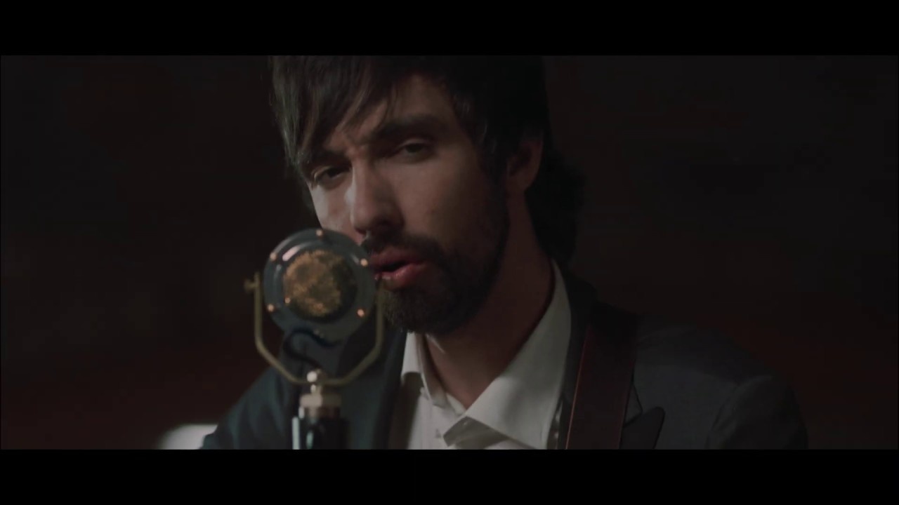 Mo Pitney - Mattress On The Floor (Official Music Video)