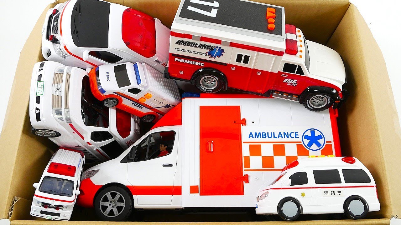救急車のミニカーが走る！下り坂疾走 緊急走行訓練☆A miniature ambulance car runs! Downhill emergency driving training ☆