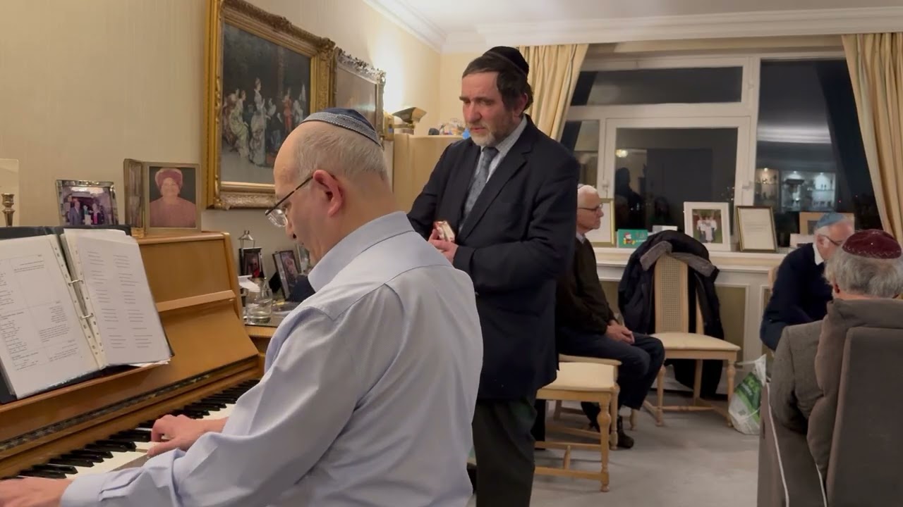Cantor Yehudah Marx singing YEHI ROTZON 