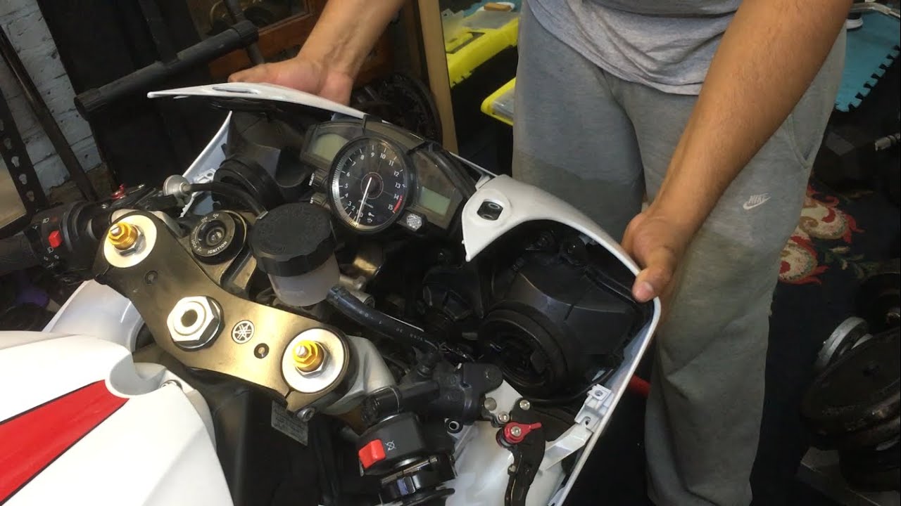 Замена кронштейна стойки переднего обтекателя Yamaha R1