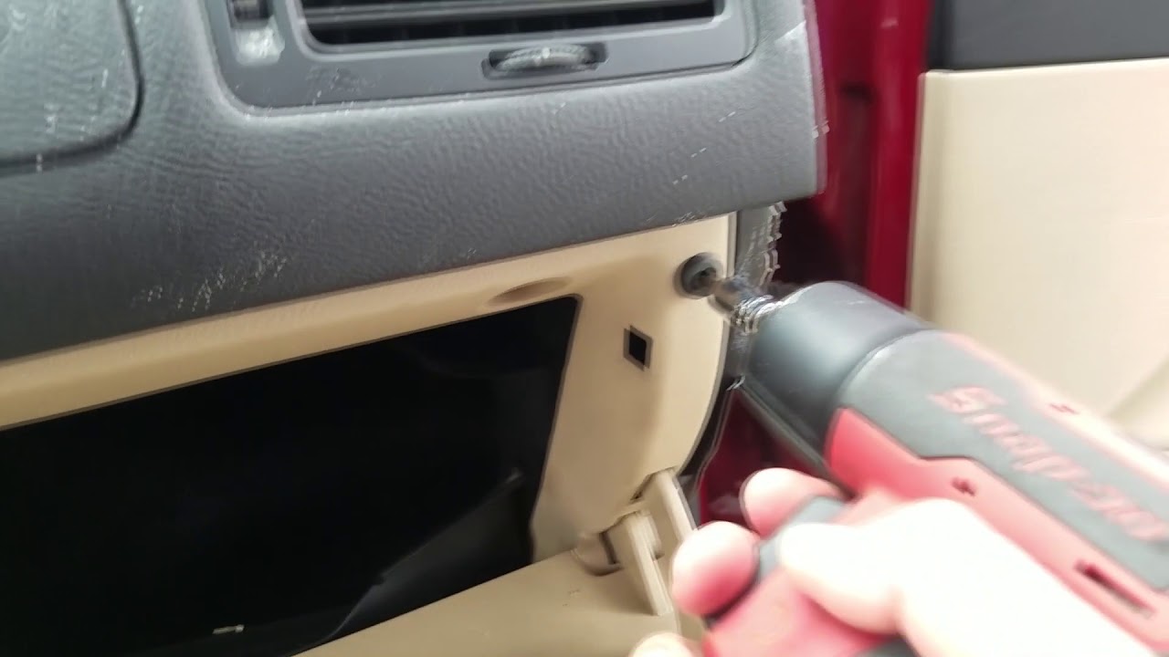 как починить перчаточный ящик VW Jetta Golf Mk4 2000 - 2005 годов