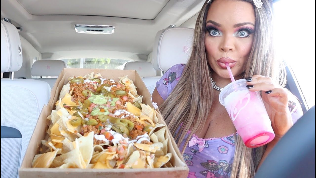 Taco Bell's NEW Nachos Party Pack + DRAGONFRUIT FREEZE!
