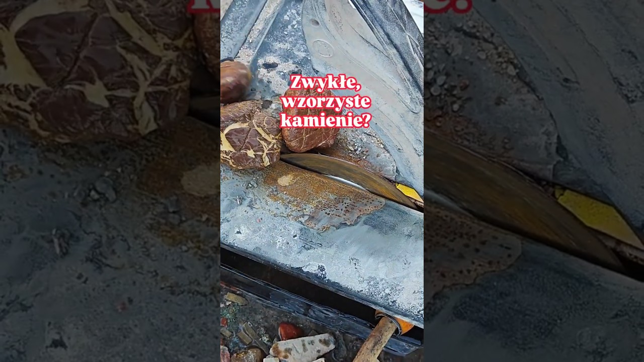 Zwykłe skały z wzorzystym wnętrzem?