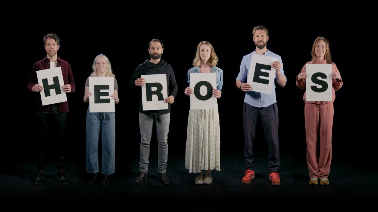 De cast van zingt 'Heroes' | Lazarus