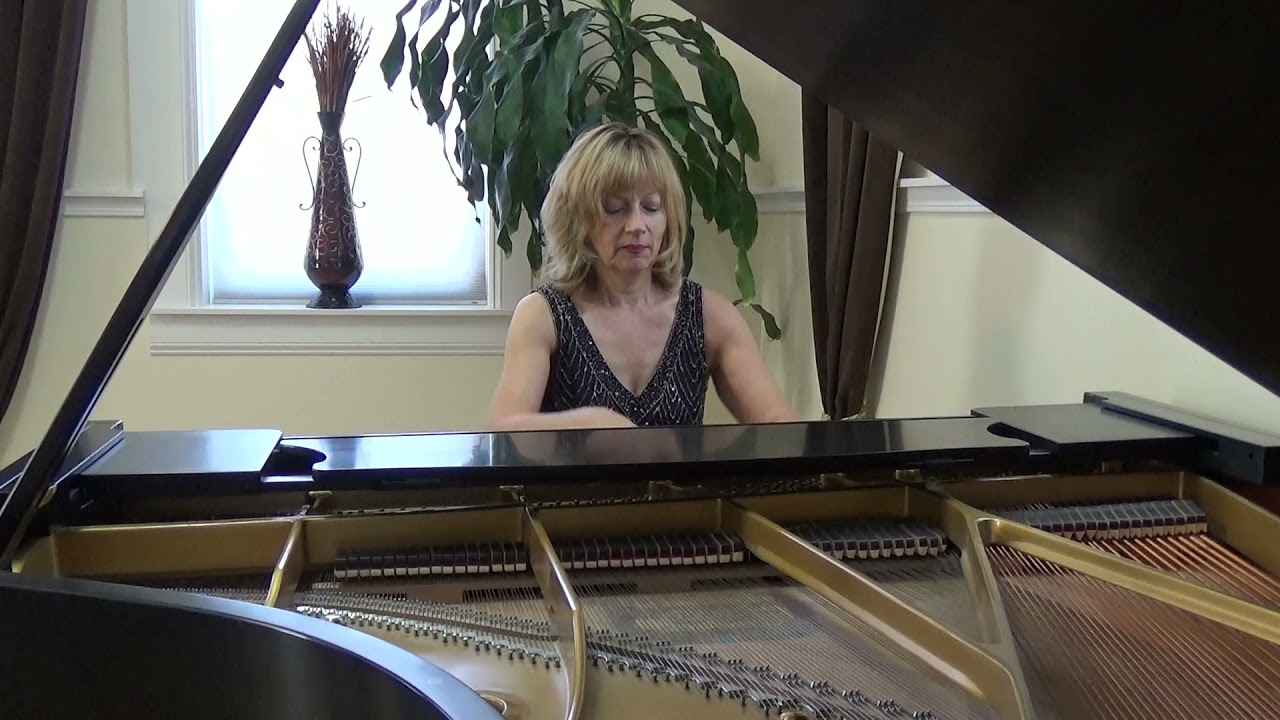 Ivona Kaminska Performs Frederic Chopin's Polonaise in A-flat major, Op.53