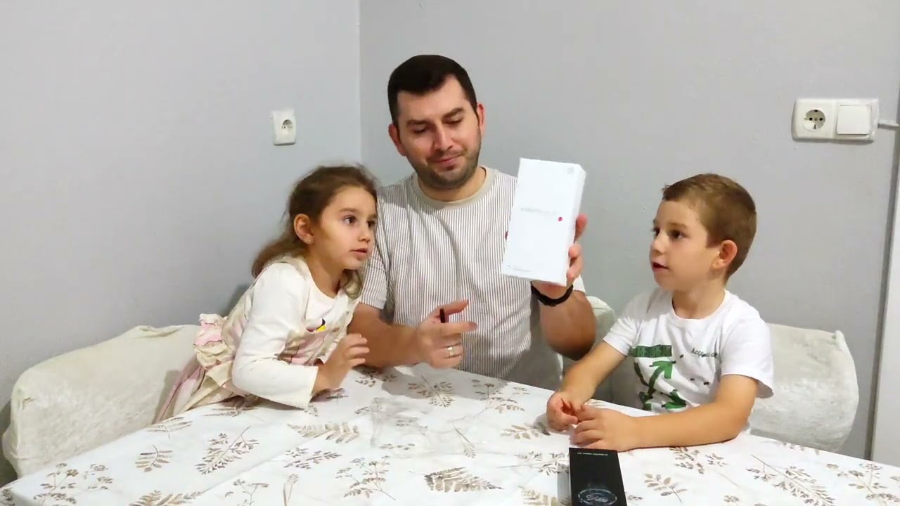 Xiaomi 15T Pro Kutu Açılımı (Çocuklarla Birlikle Telefon Tanıtımı)