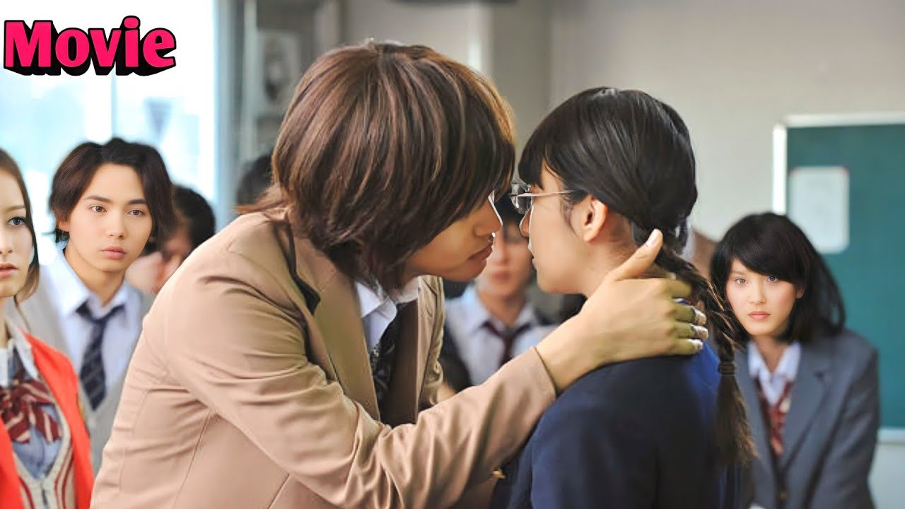 Most Popular Boy Kisses Old Fashioned Girl In Front Of The Whole School | korean drama in tamil