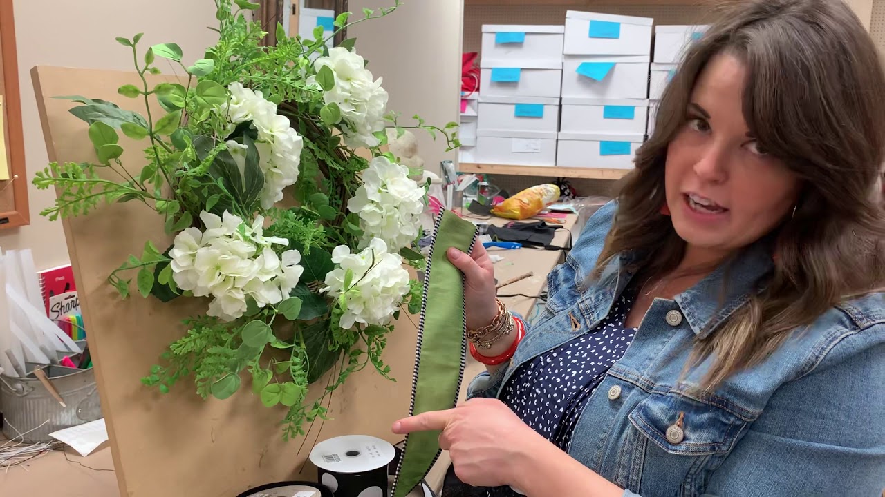 How to make an everyday, neutral HYDRANGEA GRAPEVINE WREATH with Anna from Dee’s