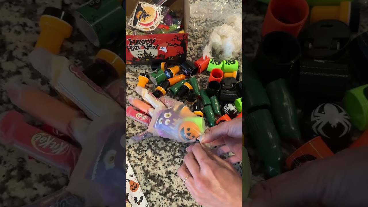 Last-Minute Halloween Hack!!!👻🕸️ DIY Halloween party favors or class handouts! 🎃🖤 Just fill