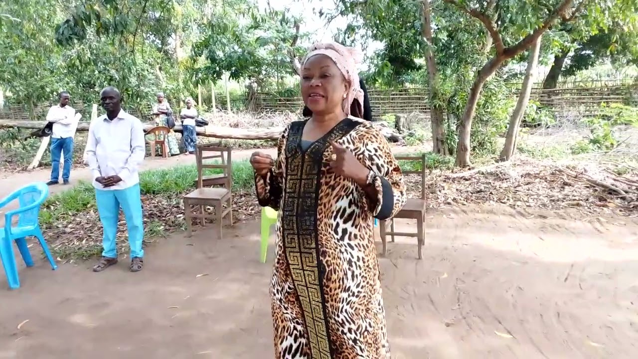 madame clémentine mindanda, infatigable sensibilise les élèves sur les violences sexuelles