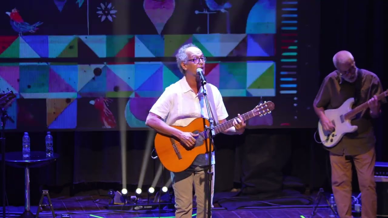 Junior Almeida - A Lua Não Pertence a Ninguém
