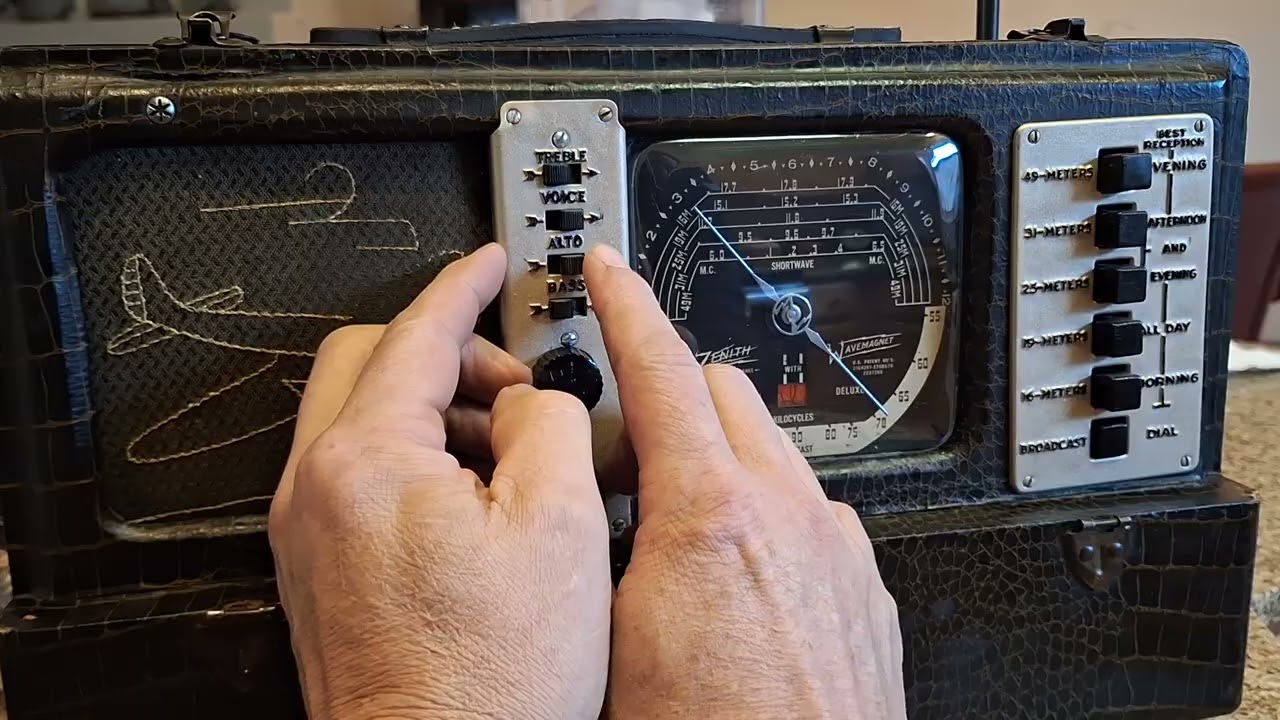 1942 Zenith Transoceanic AM Radio tuning demo 