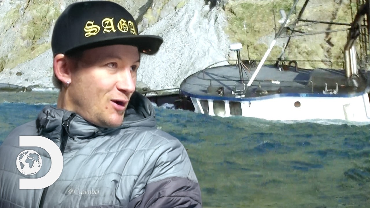 Captain Risks Crew To SAVE Stranded Fishermen! | Deadliest Catch